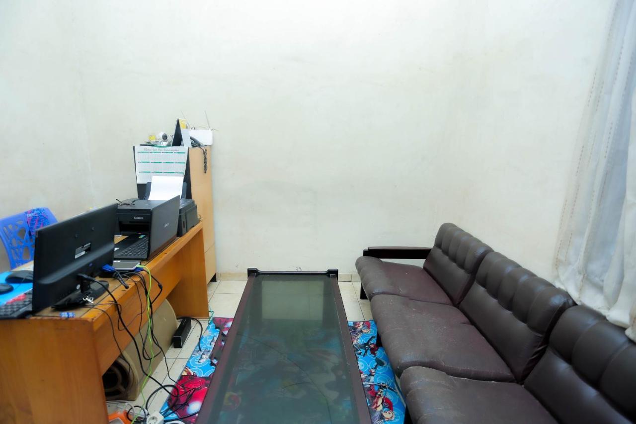 Oyo 2692 Penginapan Mba Ros Banjarbaru Exterior foto
